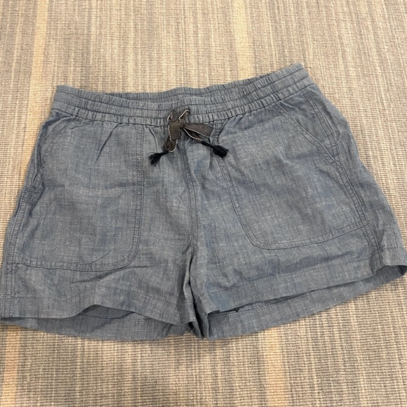 J. Crew seaside short in chambray. Size small - Picture 3 of 8